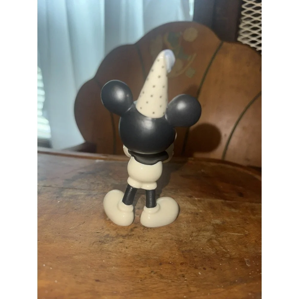 Mickey Mouse birthday cake by Lennox